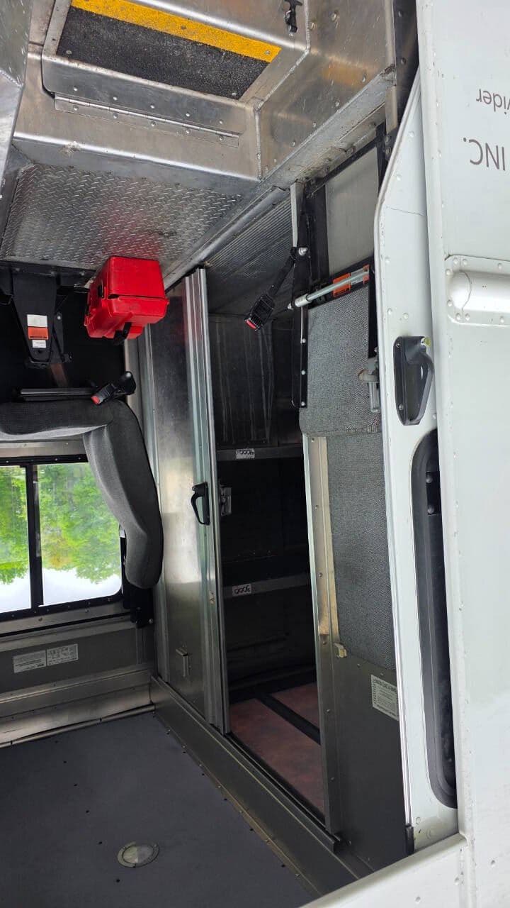 2023 Freightliner MT45 image 7