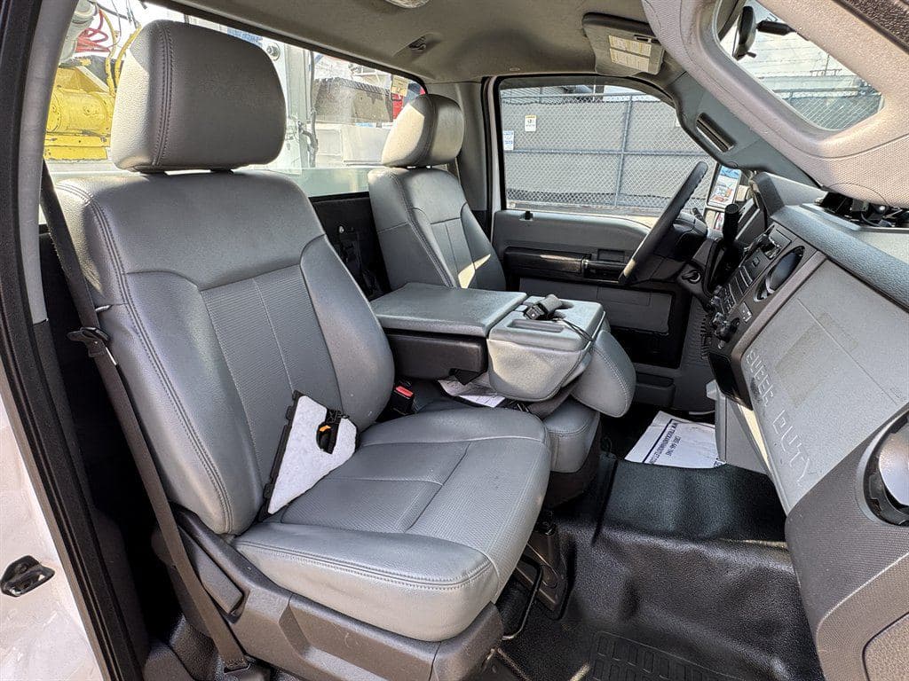 2016 Ford F550 image 48