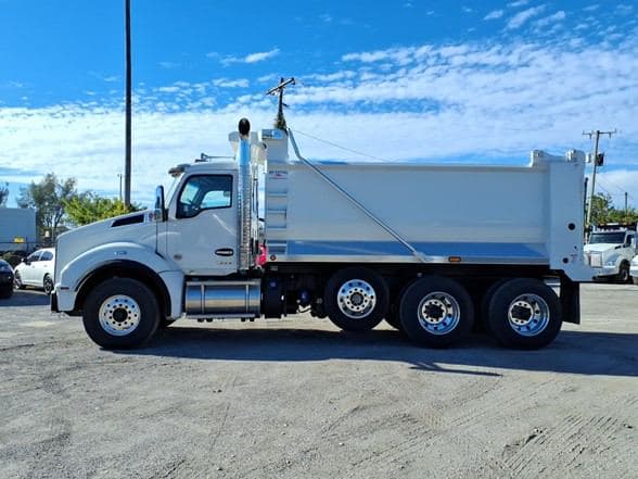 2026 Kenworth T880 image 4