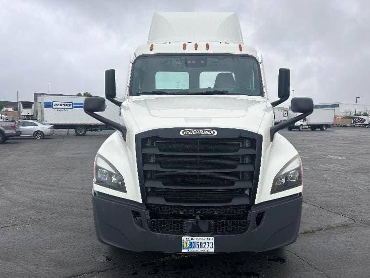 2021 Freightliner Cascadia image 1