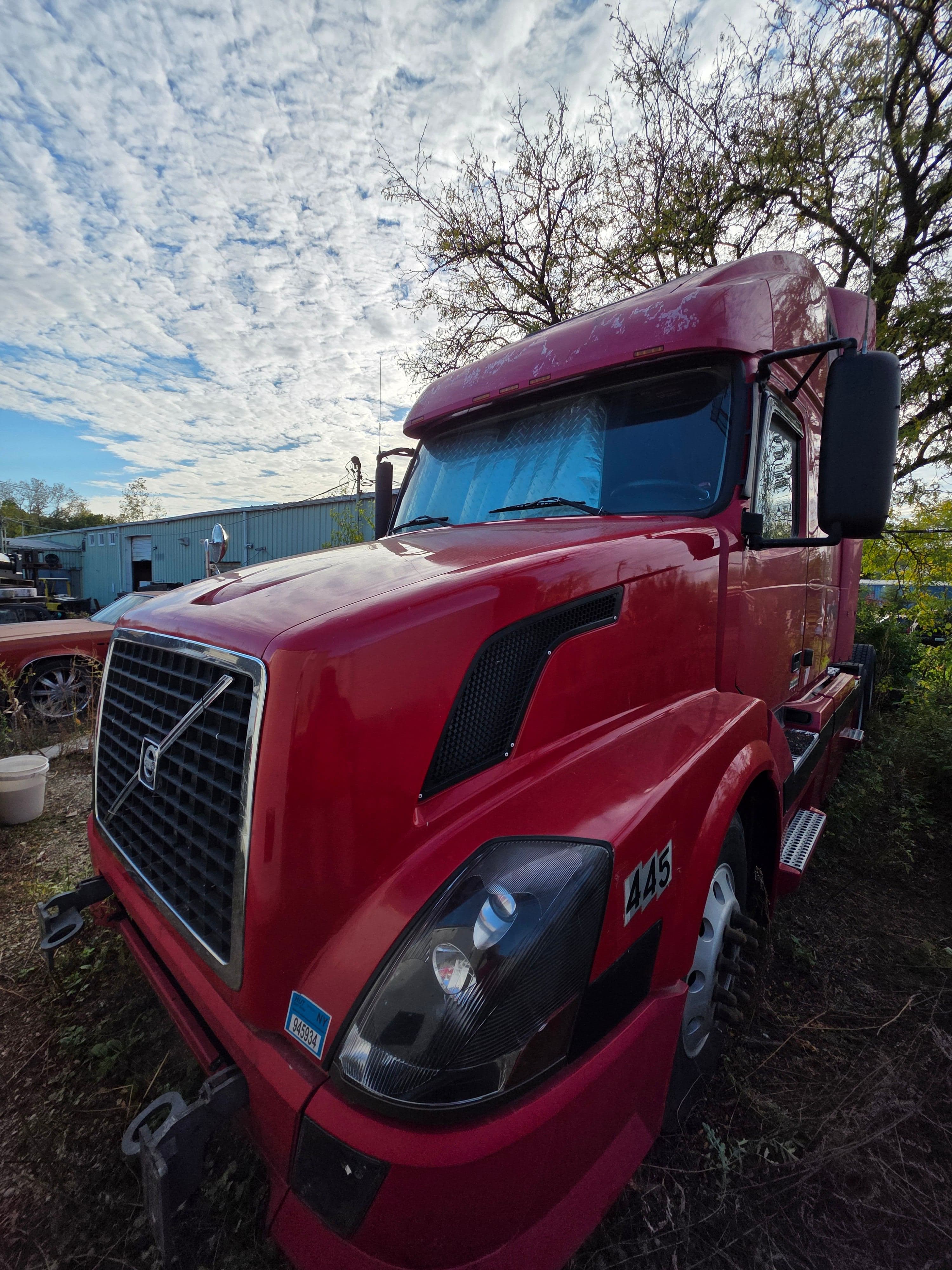 2005 Volvo VNL image 11