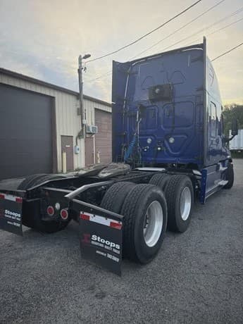 2018 Freightliner Cascadia image 5