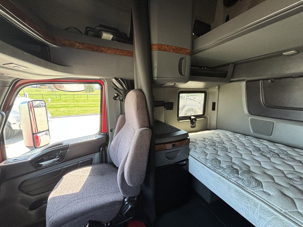 Used 2021 INTERNATIONAL LT625 image 24