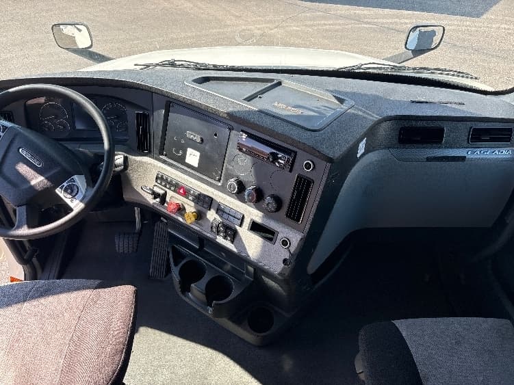 Used 2021 FREIGHTLINER Conventional - Sleeper Truck - CASCADIA 126 For Sale image 12