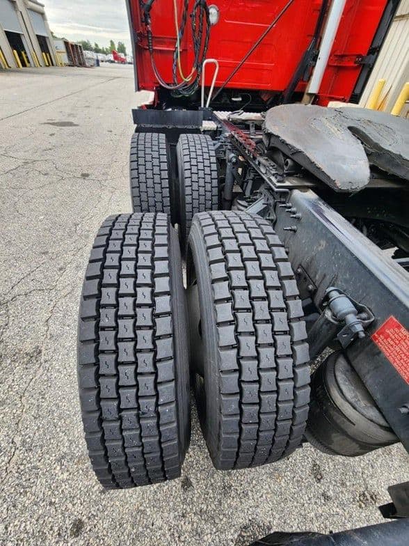 2023 Volvo VNL64T760 image 5