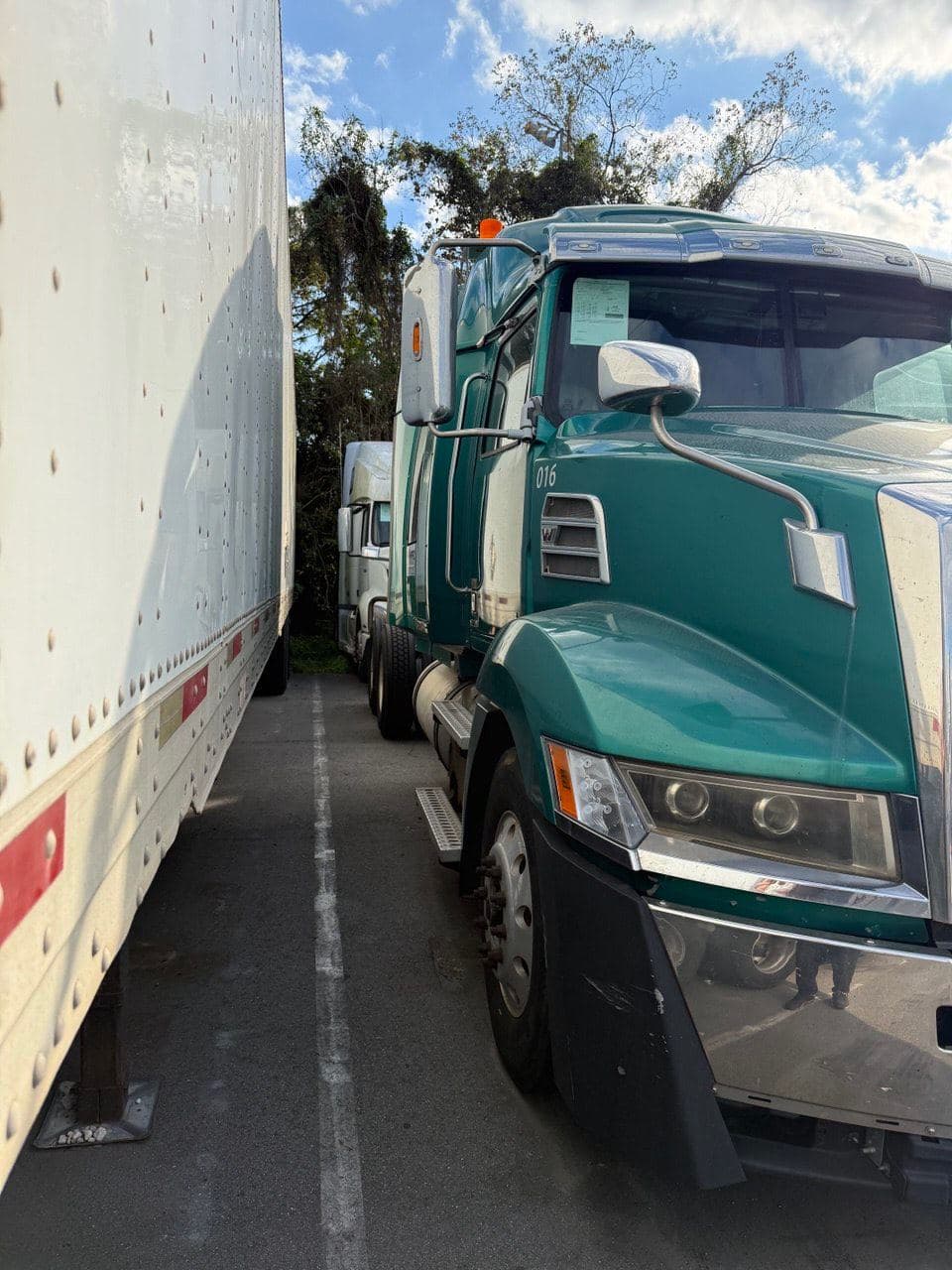 2017 Western Star 5700 image 3