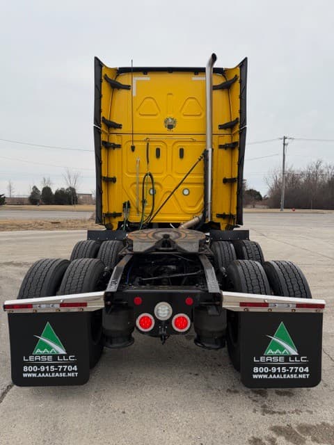 2024 Freightliner Cascadia image 9