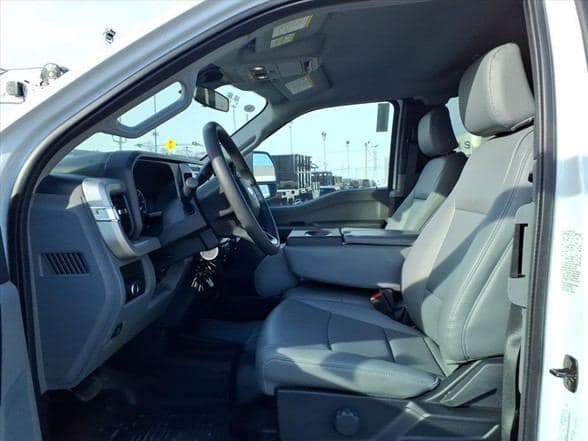 2026 Ford F550 image 14
