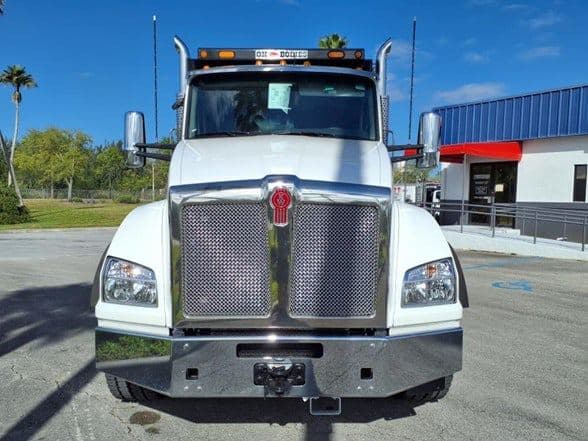 2026 Kenworth T880 image 2