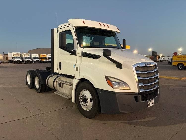2018 Freightliner Cascadia image 2