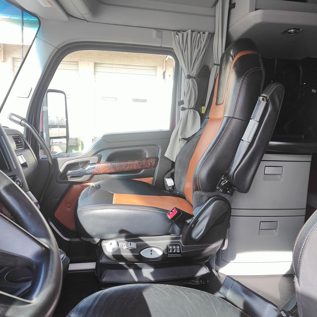 2022 Kenworth T680 image 7