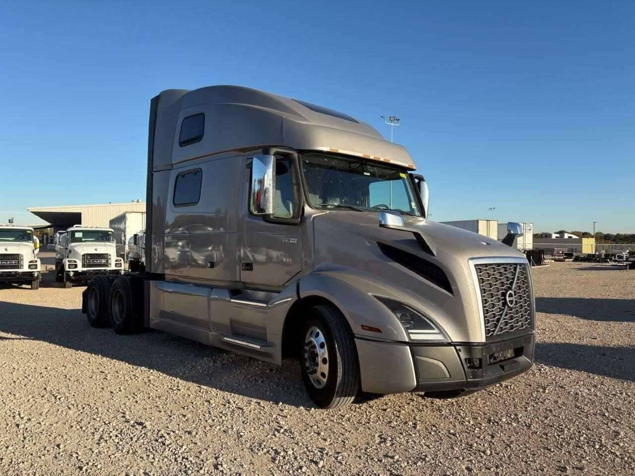 2022 Volvo VNL image 3