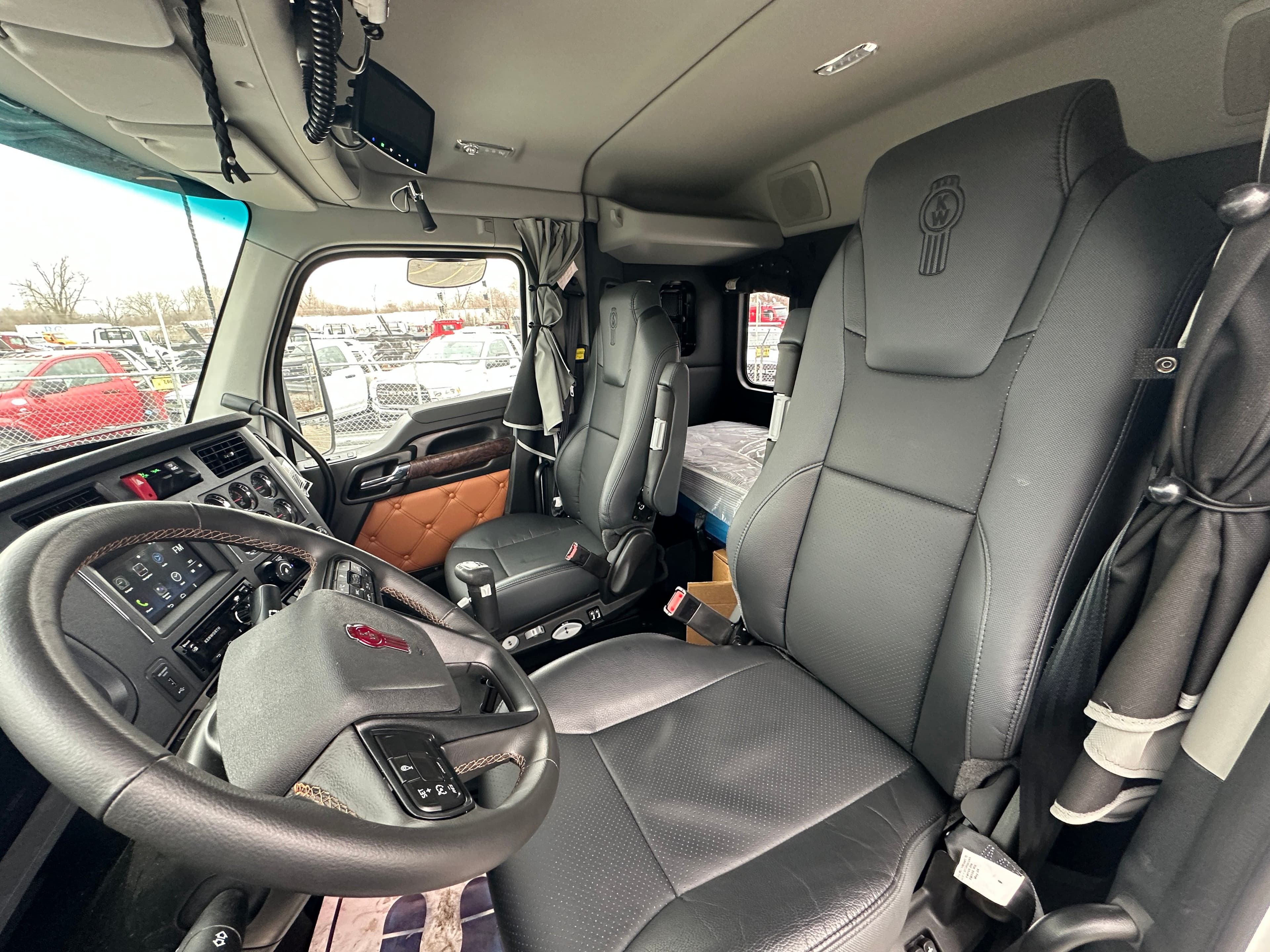 2025 Kenworth T880 with a Century 7035 image 24