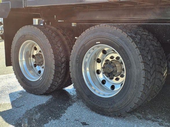 2025 Kenworth T880 image 22