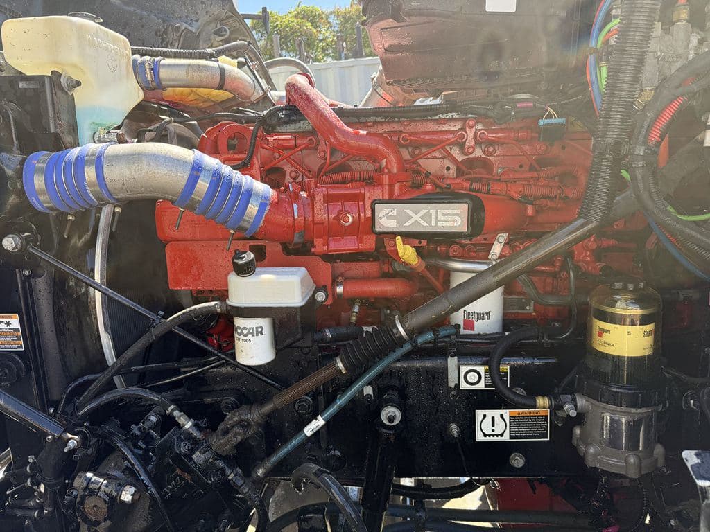 Used 2022 PETERBILT 567 image 2