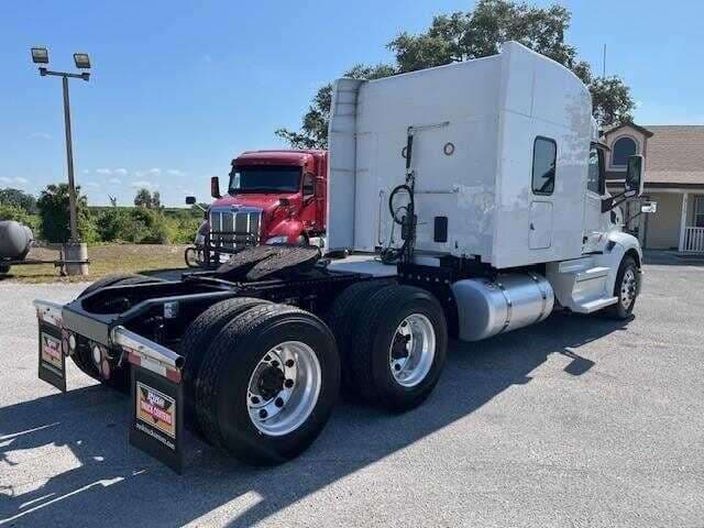 2021 Peterbilt 579 image 2