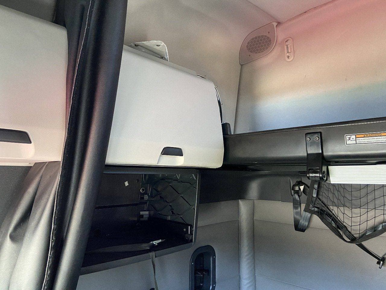 2022 FREIGHTLINER Cascadia CA126 ** Tandem Axle Sleeper image 14