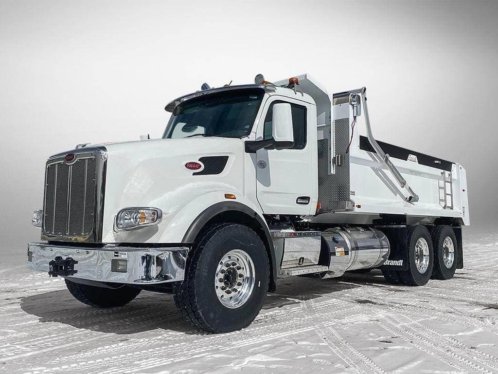 2024 Peterbilt 567 image 1