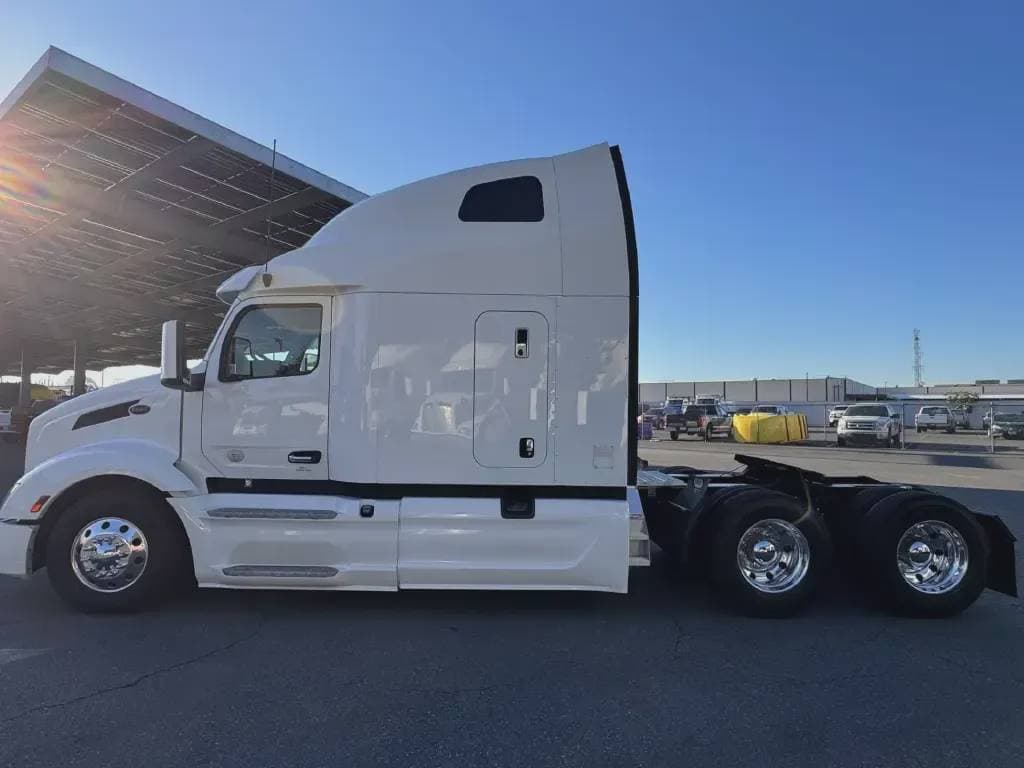 2022 Peterbilt 579 image 5