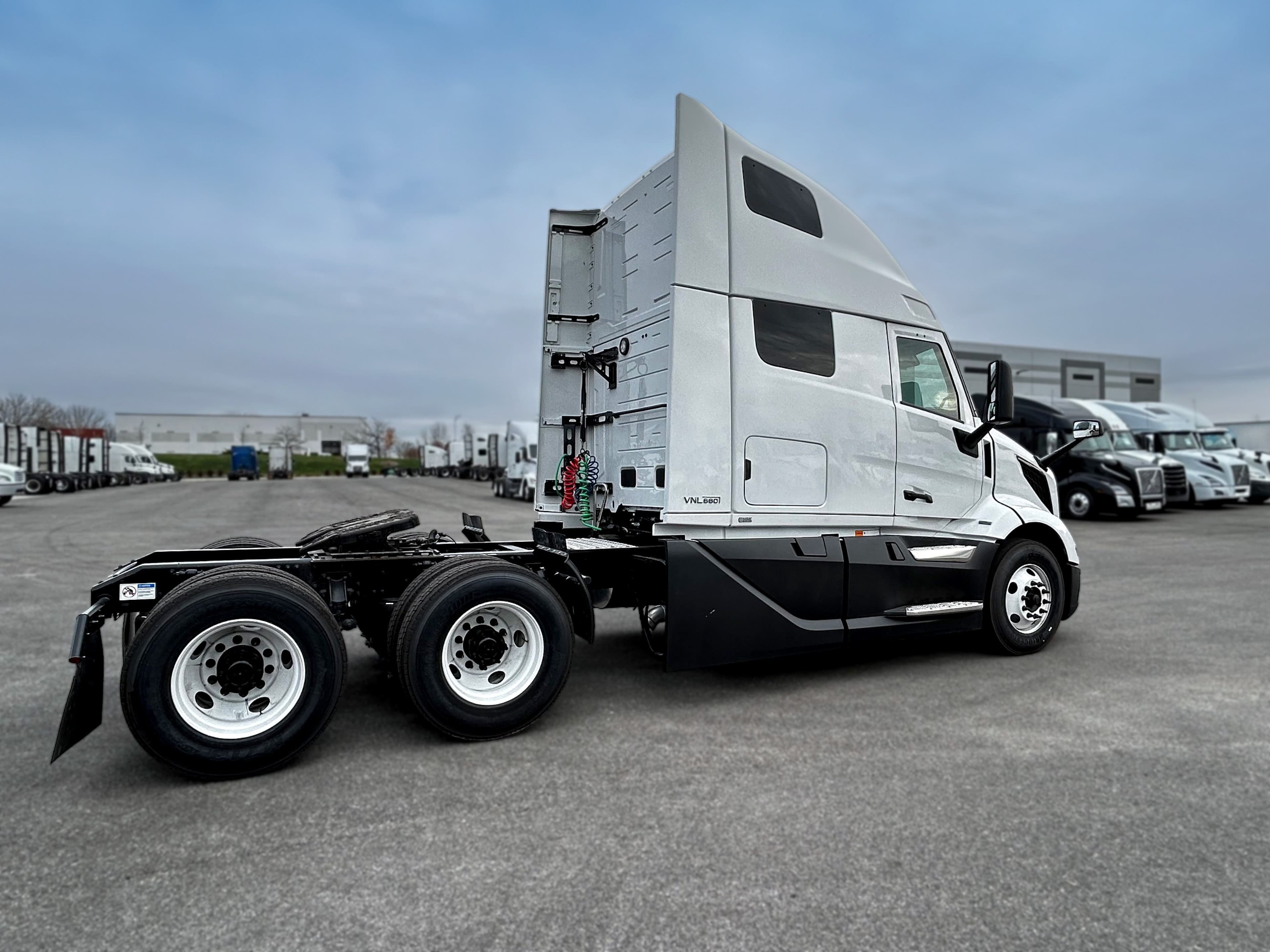 2026 Volvo NEW VNL image 5