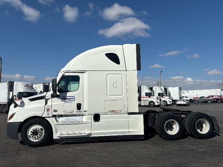 Used 2021 FREIGHTLINER Conventional - Sleeper Truck - CASCADIA 126 For Sale image 4