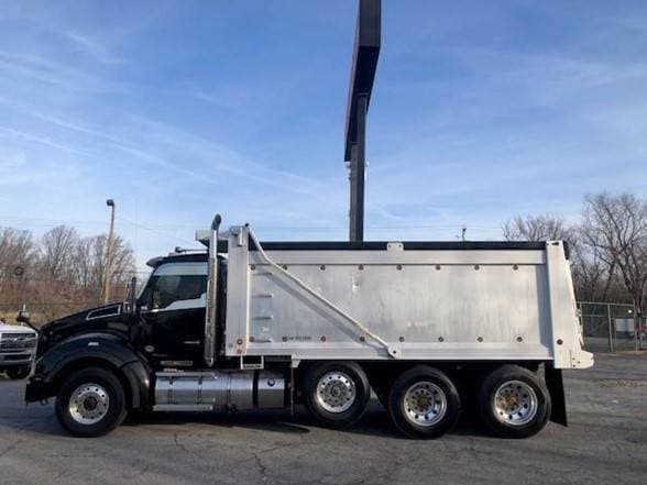 2021 Kenworth T880 image 2