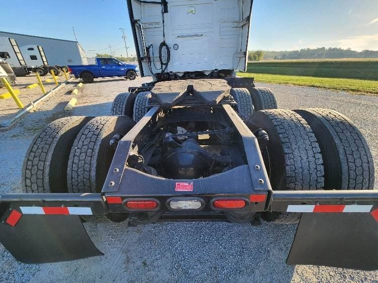 2022 Volvo VNL image 5