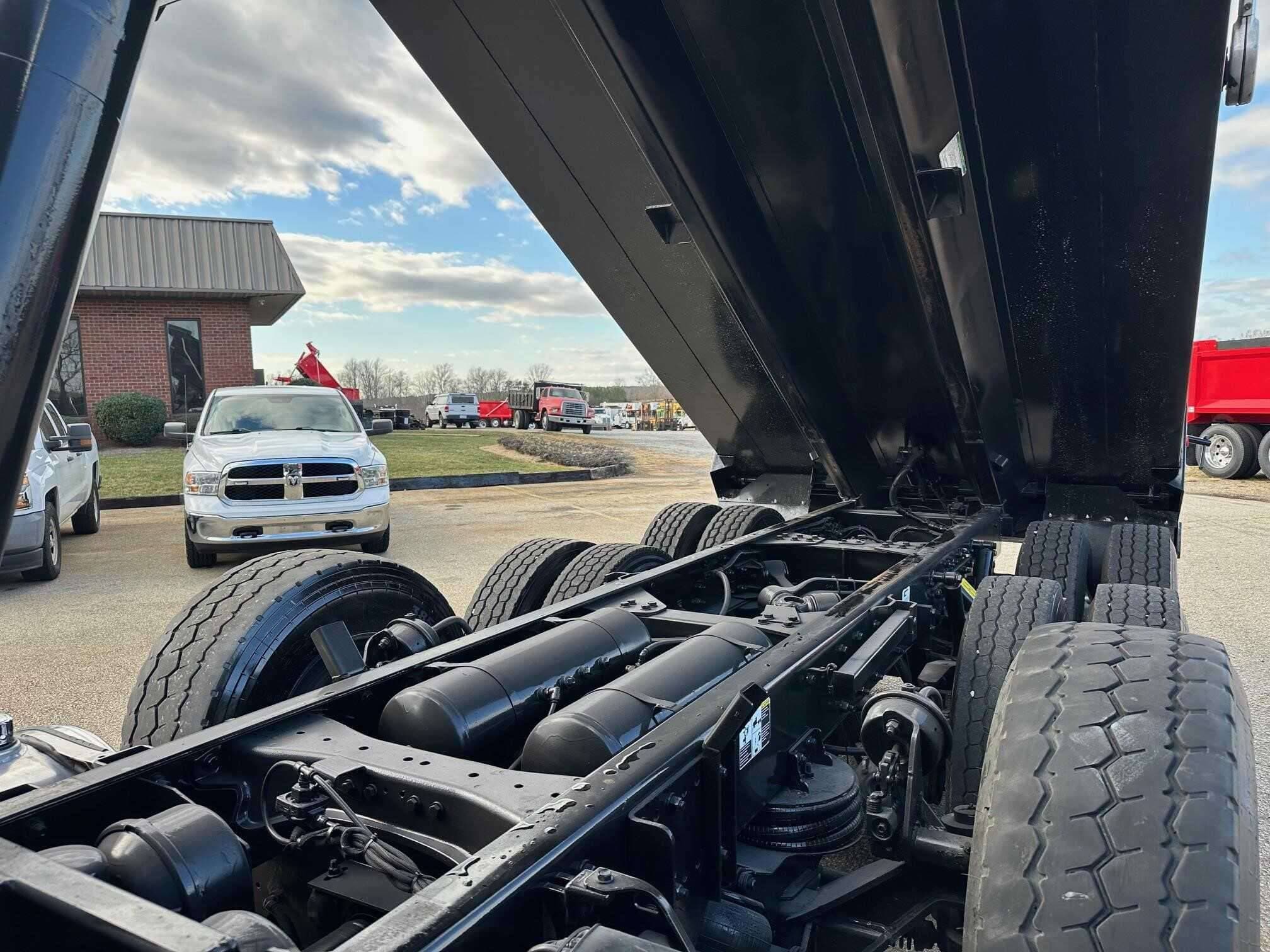2023 Kenworth T880 image 18