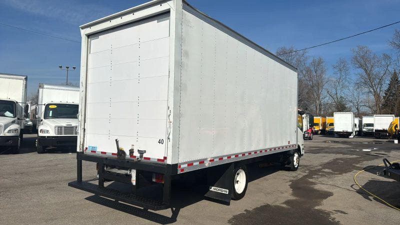 2019 Isuzu NPR image 6