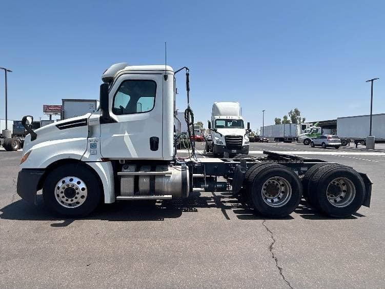 2019 Freightliner Cascadia 126 Day Cab Truck - 455HP, 12 Speed Automatic image 4