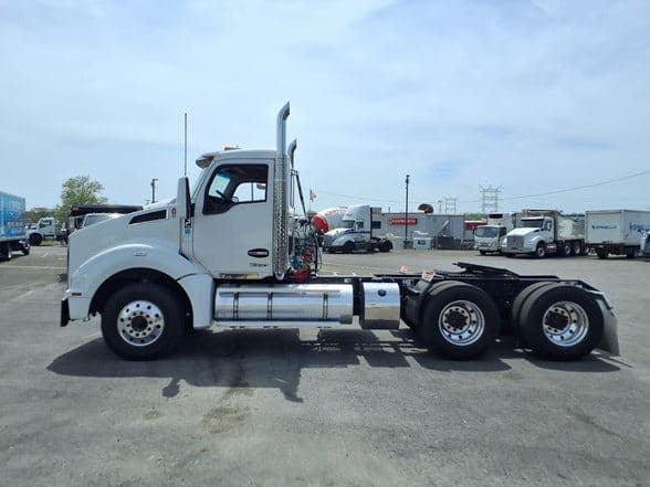 2023 Kenworth T880 image 7