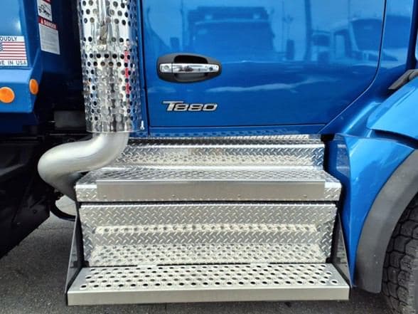 2025 Kenworth T880 image 2