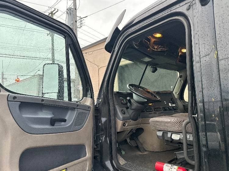 2018 Freightliner Cascadia image 6