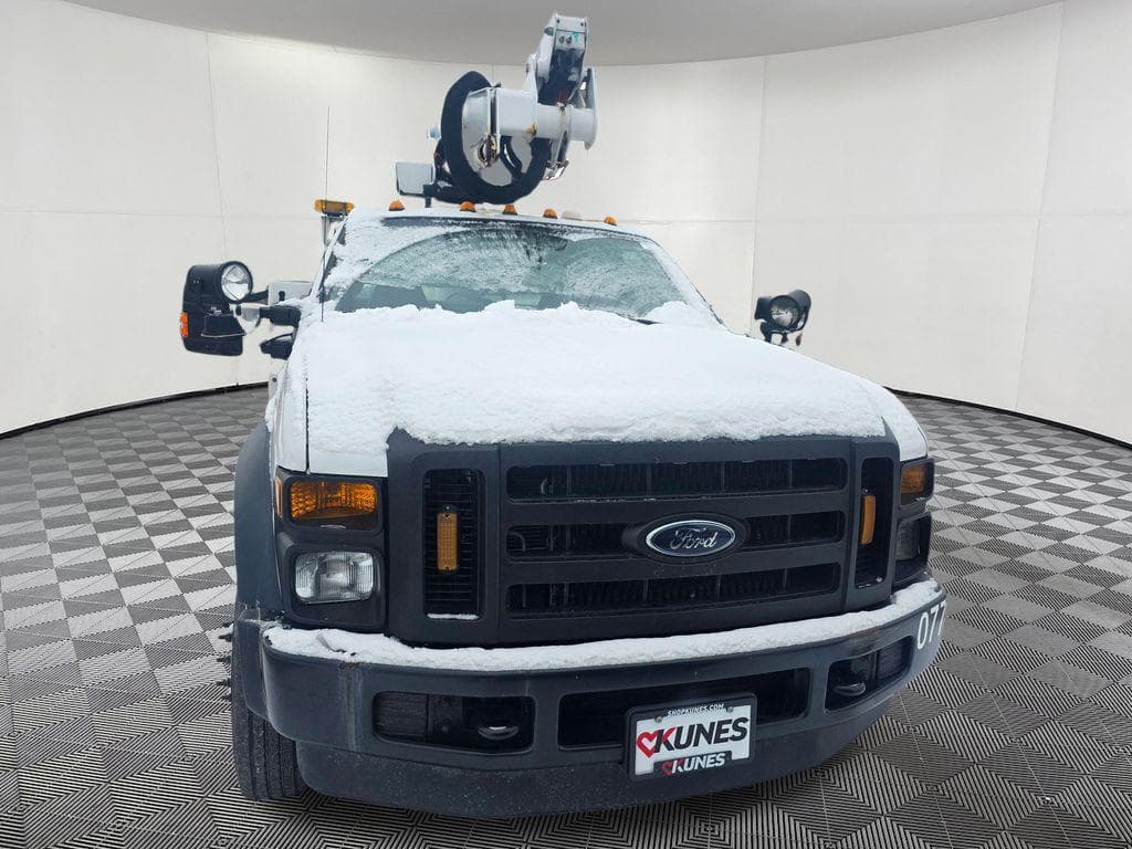 2009 Ford F-550SD XLT DRW image 2