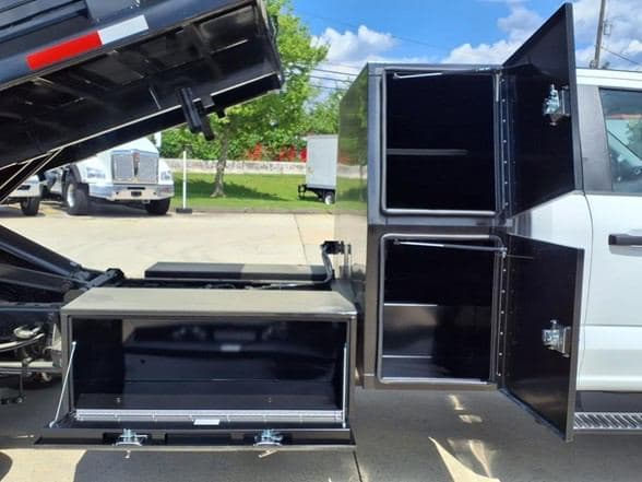 2025 Ford F600 image 15