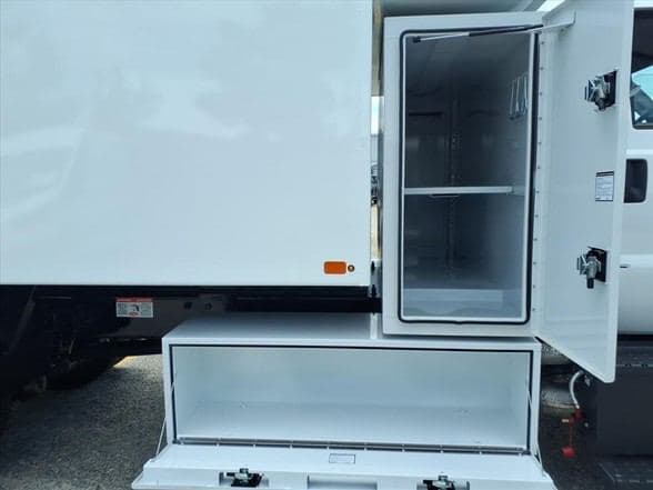 2027 Ford F750 SD image 7