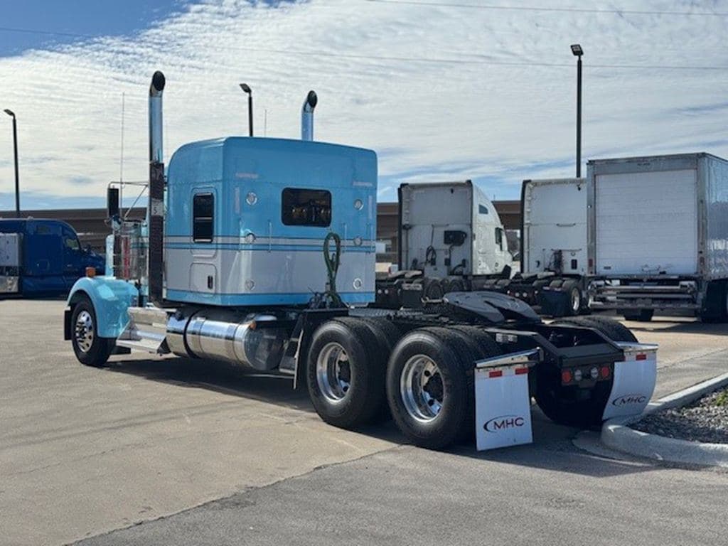 New 2026 KENWORTH W900L image 10