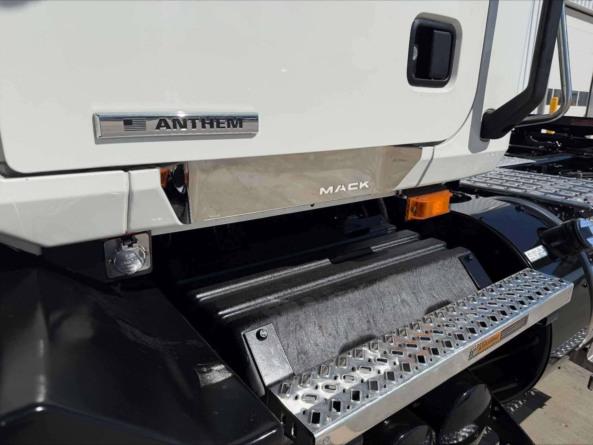 Used 2020 MACK ANTHEM Conventional - Day Cab in Oklahoma City, OK image 9