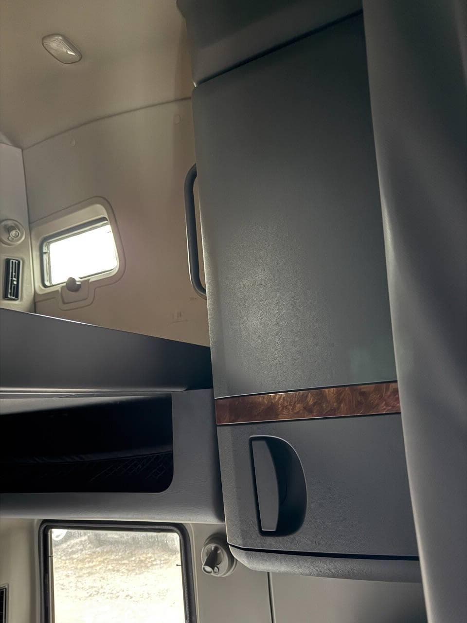 2022 International LT625 image 24