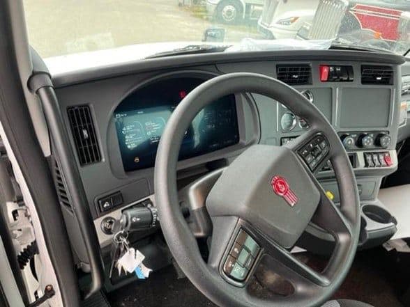 2025 Kenworth T880 image 7
