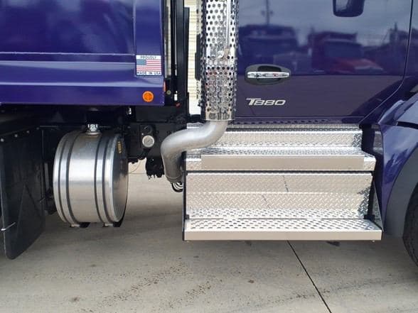 2025 Kenworth T880 image 3
