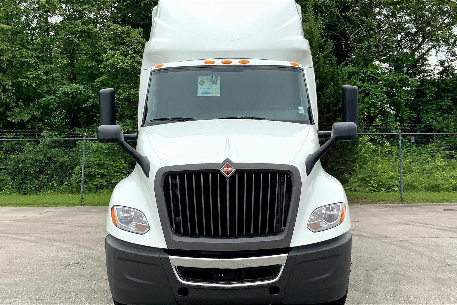 2021 International LT625 image 1