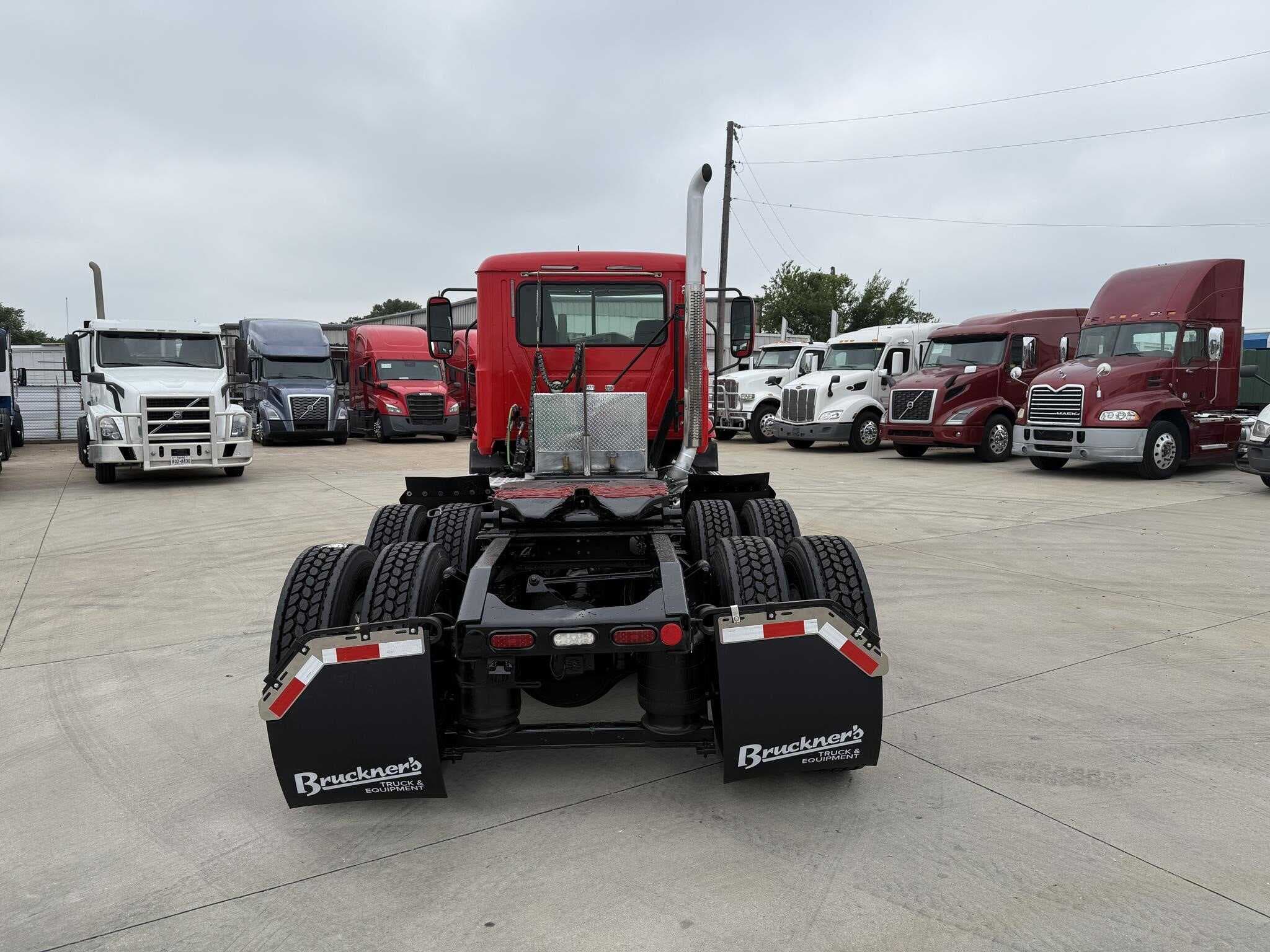 2018 Mack CXU613 image 4