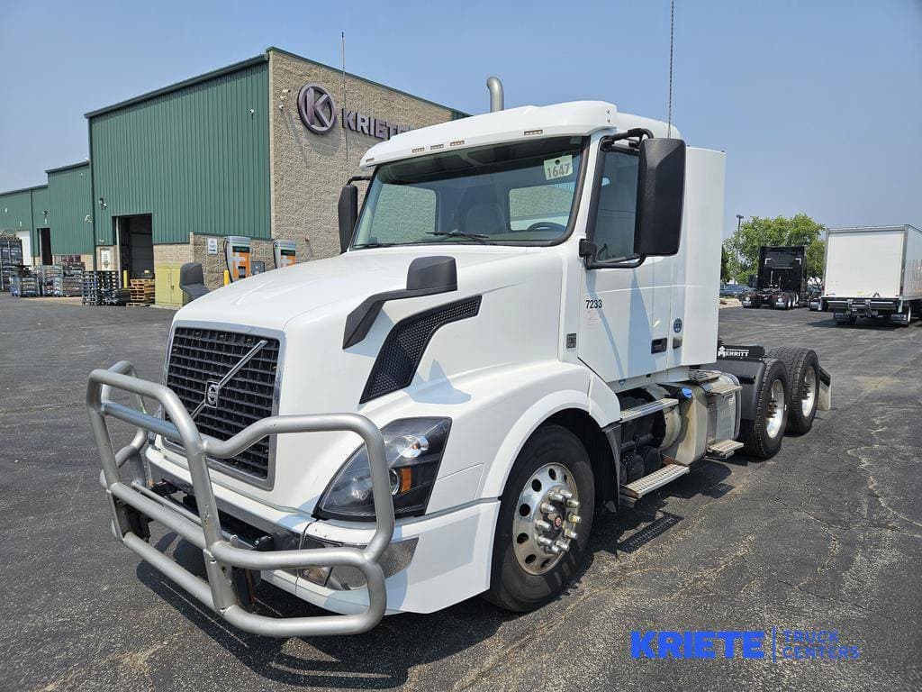 2017 Volvo VNL image 1