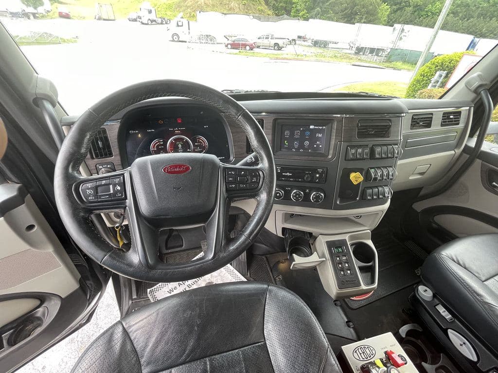 Used 2024 PETERBILT 567 image 13