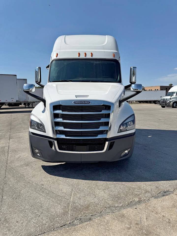 2019 Freightliner Cascadia image 1