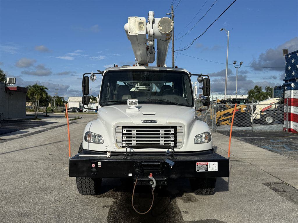 2016 Freightliner M2 106 image 2