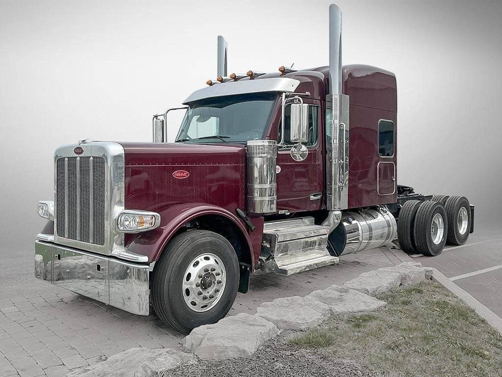 2025 Peterbilt 589 image 1