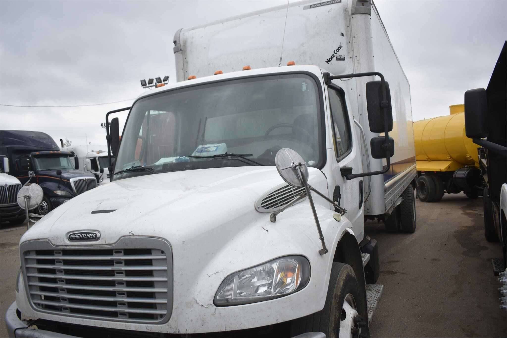 2017 Freightliner M2 image 2