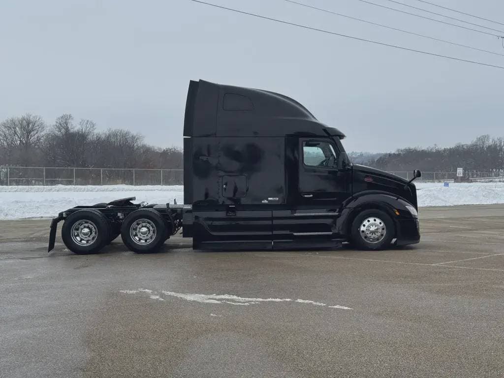 2022 Peterbilt 579 image 4